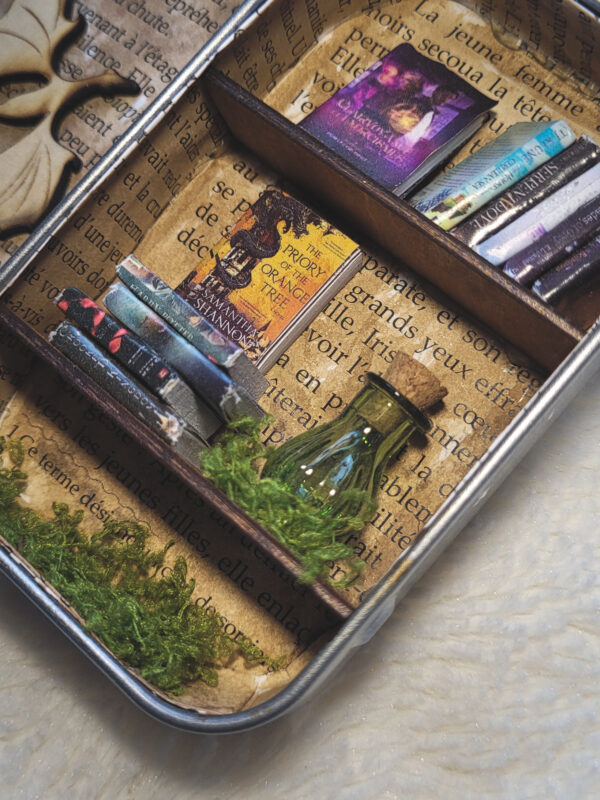 La petite bibliothèque - Décoration miniature fantasy (6 x 9,5 cm) – Image 4