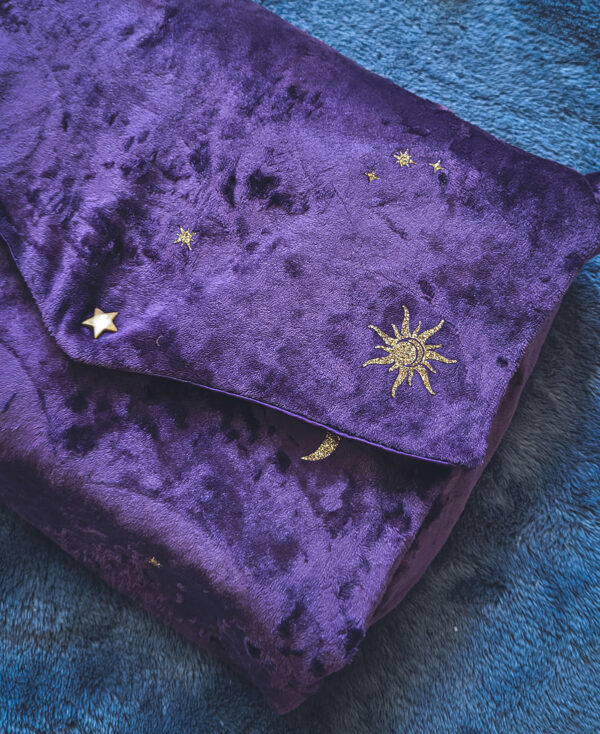 Collection Night Witch - Pochette à livre "enveloppe" – Image 3